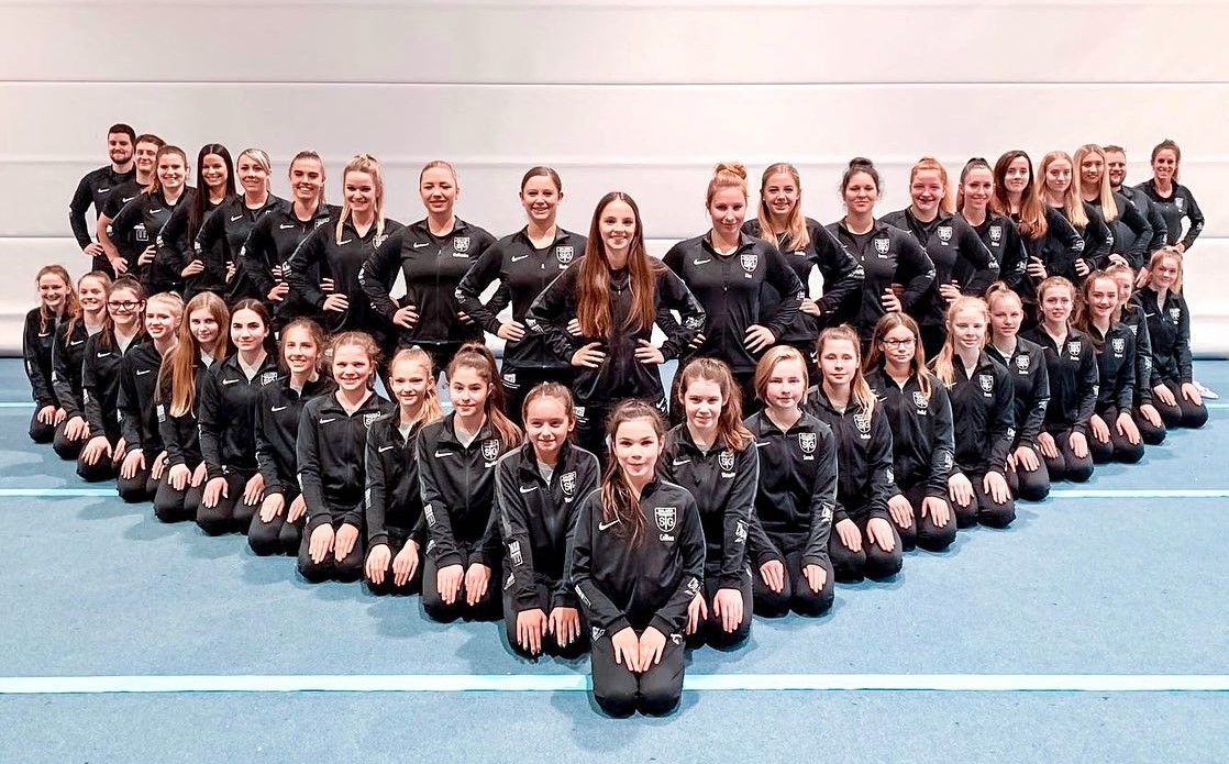 BildGlamourosGesamteTeamszugeschnitten